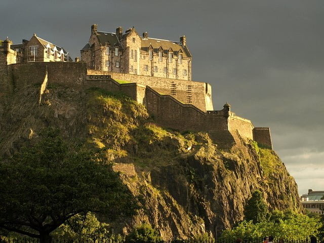 Picturesque view of the Edinburgh Castle walls