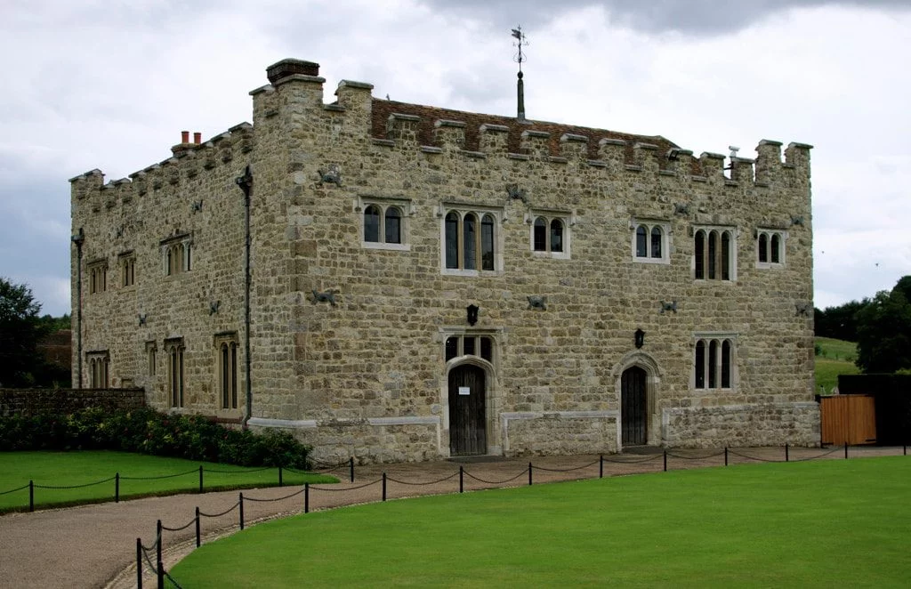 Leeds Castle - The Lovliest Castle in The World (History Leeds Castle - The Lovliest Castle in The World (History