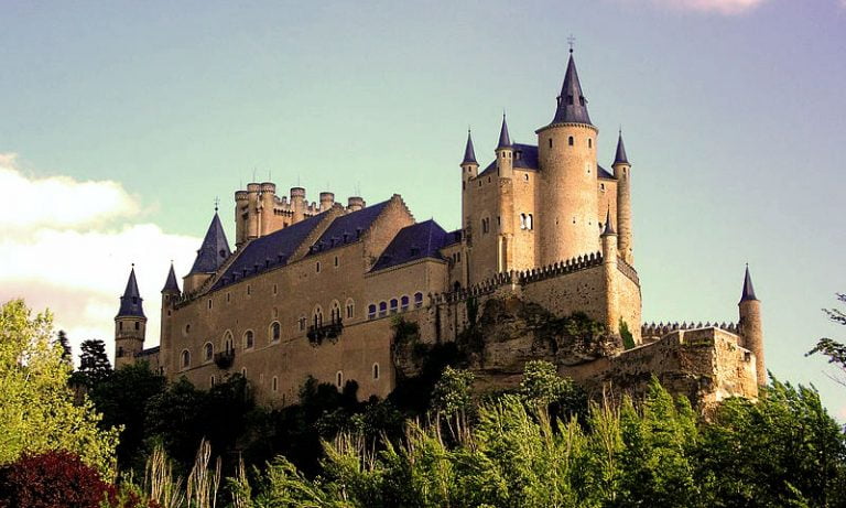 The Alcazar of Segovia – The Castle Which Inspired Walt Disney (HQ Images & History)