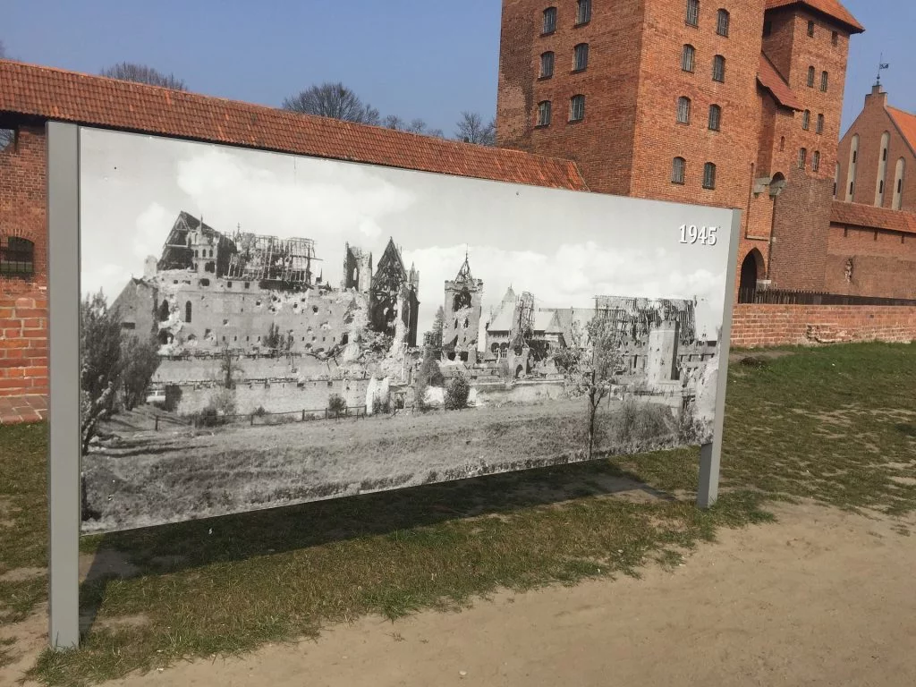 The display shows how highly the castle was damaged after the second world war in 1945.