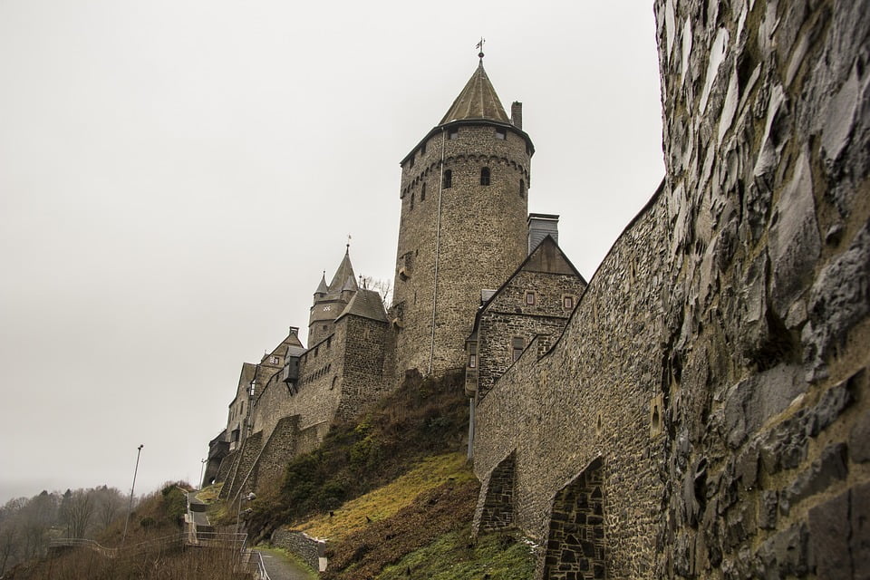 The stone masonry and architecture of the Altena castle.