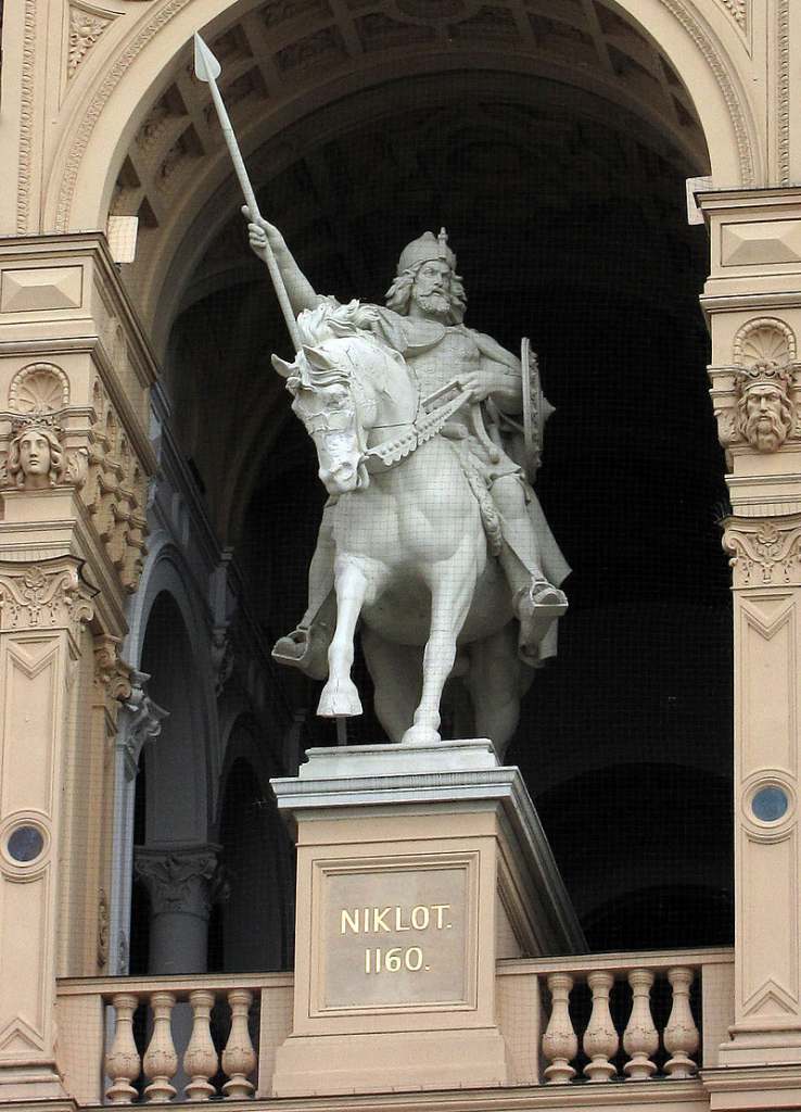 Statue of Niklot at the top of the castle riding his horse.