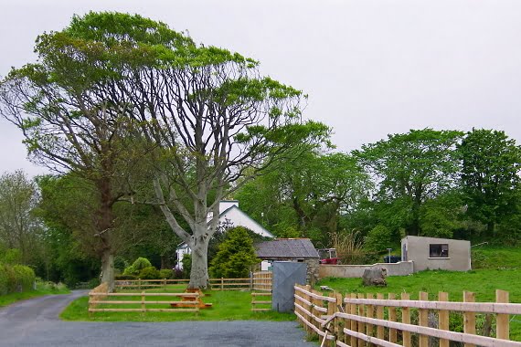 Parking space at Doe Castle at the end of the road.