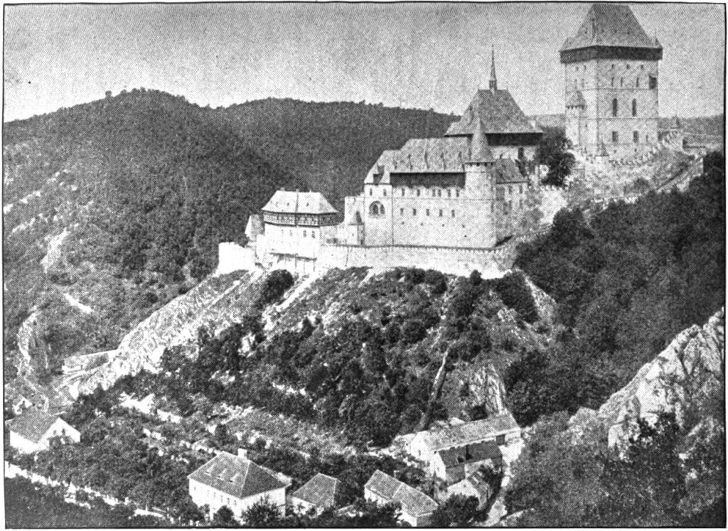 Far view image of Karlštejn Castle from 1917.