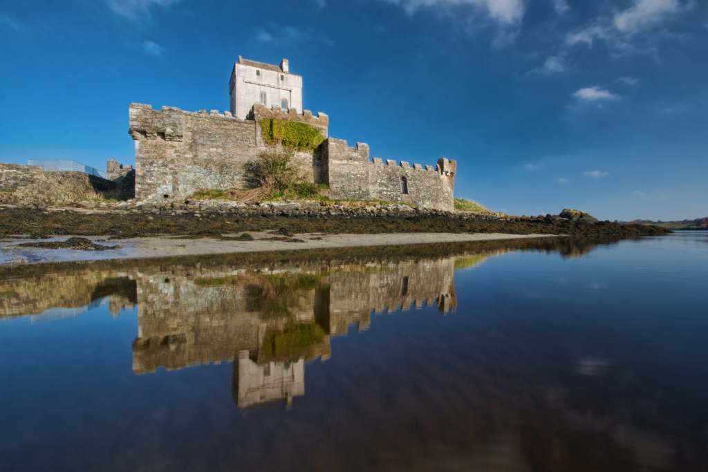 A beautiful waterfront view of Doe Castle.