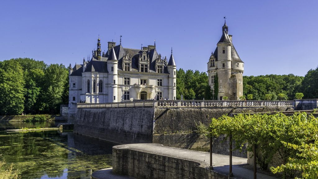 A gorgeous view of the Château de Chenonceau that showcases its beautiful architecture.