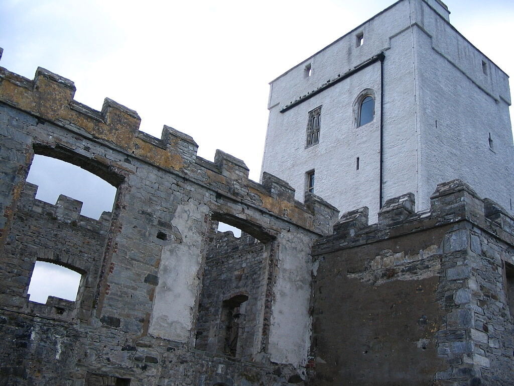 he modern keep and older ruined walls at Doe Castle.