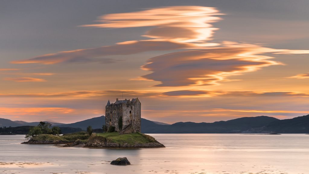 The beautiful sunset at Castle Stalker.