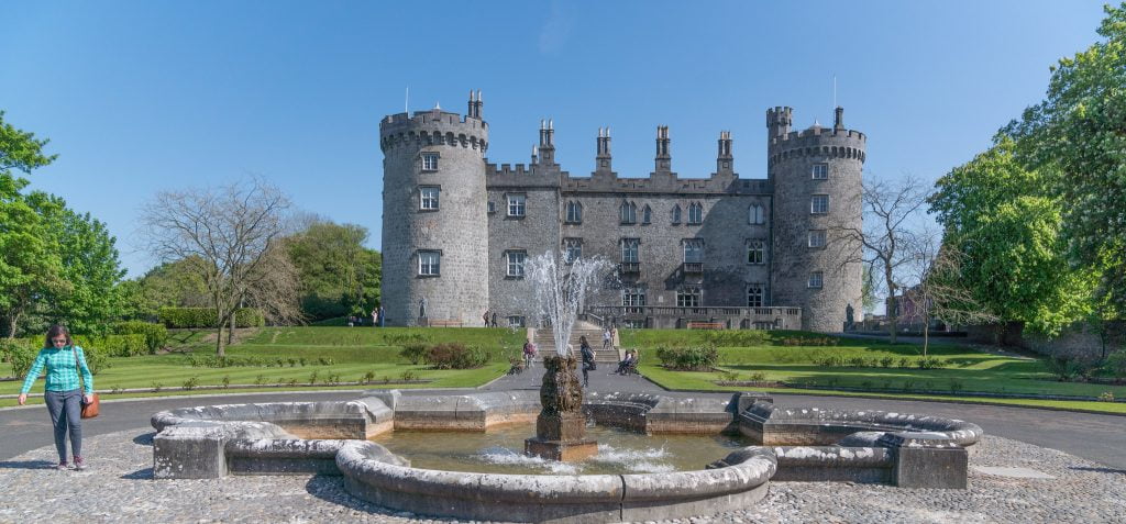 A closer view of Kilkenny's Castle near the fountain.