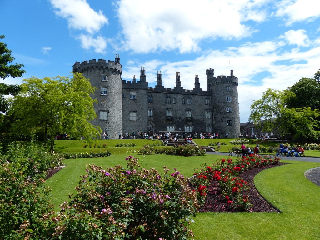 A photo of visiting tourists at Kilkenny Castle.