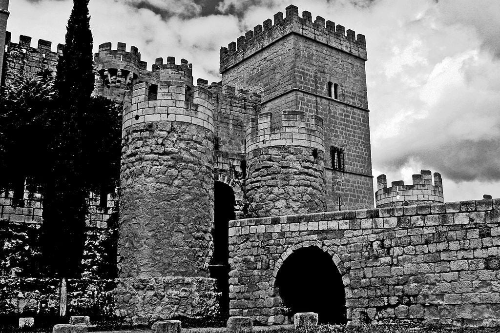 A black and white image of Castillo Ampudia’s stone masonry. 