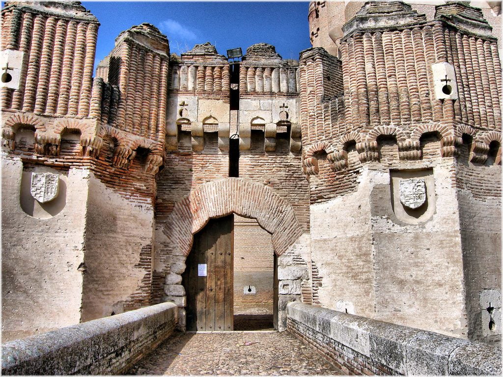 The imposing entrance of Coca Castle.