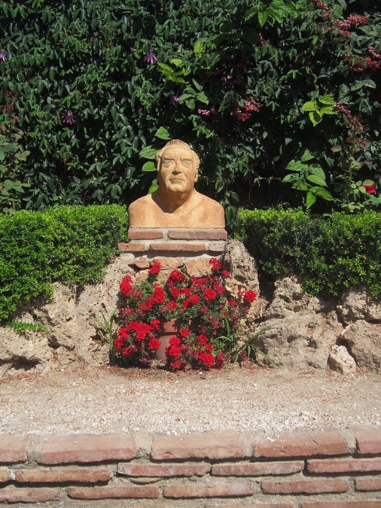 A bust of Dr. Esteban Martín Martín at Castillo de Colomares.