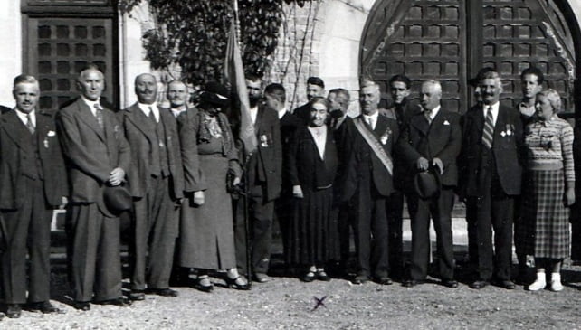 Famous Romanian feminist Alexandrina Gr. Cantacuzino (marked X) at Cantacuzino Castle.