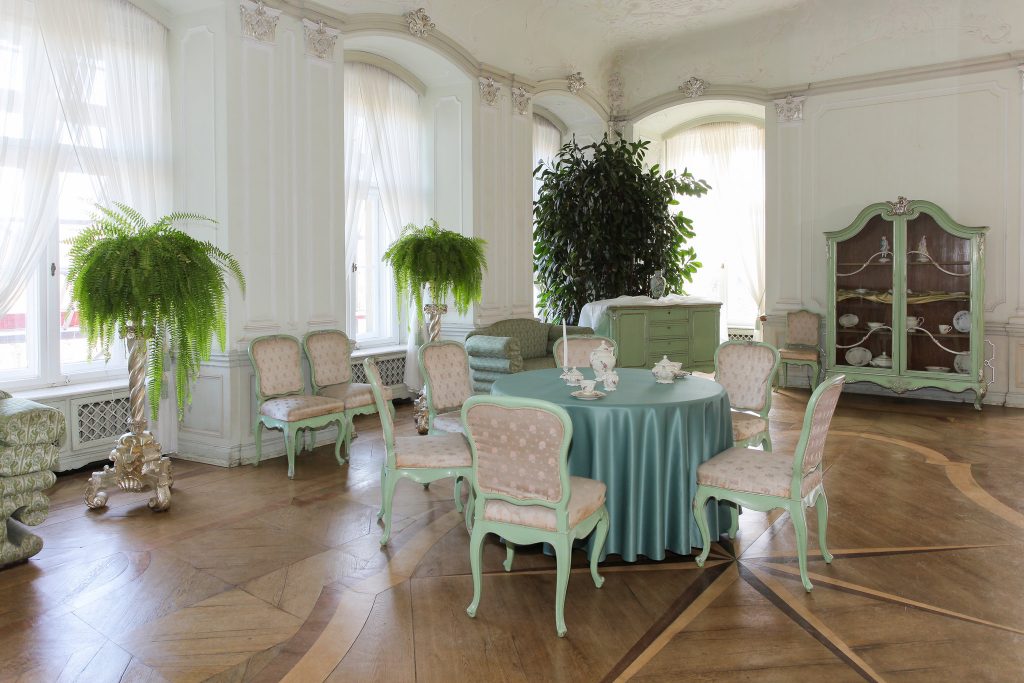 The cozy dining area of Ksiaz Castle. 