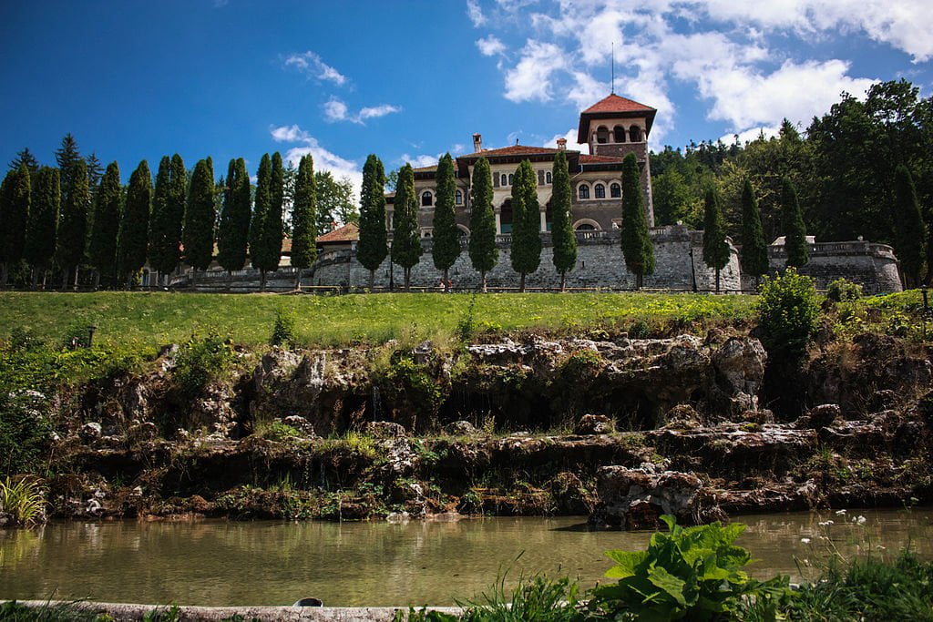 A view of Cantacuzino Castle and its current landscaping.