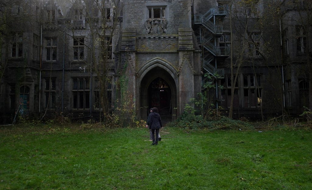 Visitor on their way inside Chateau Miranda.