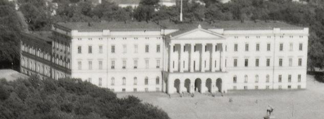 An old cropped photo of Oslo Palace from an original image of Flickr. 