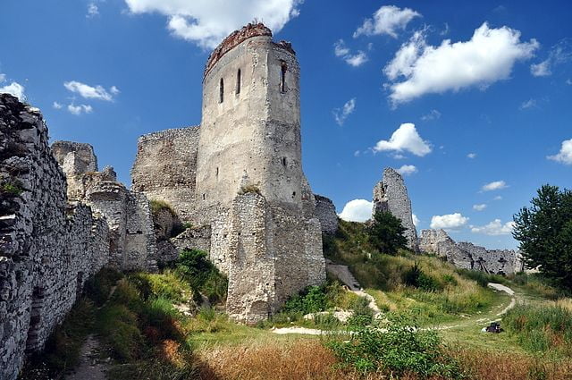 A closer look of the ruins of Cachtice Castle.