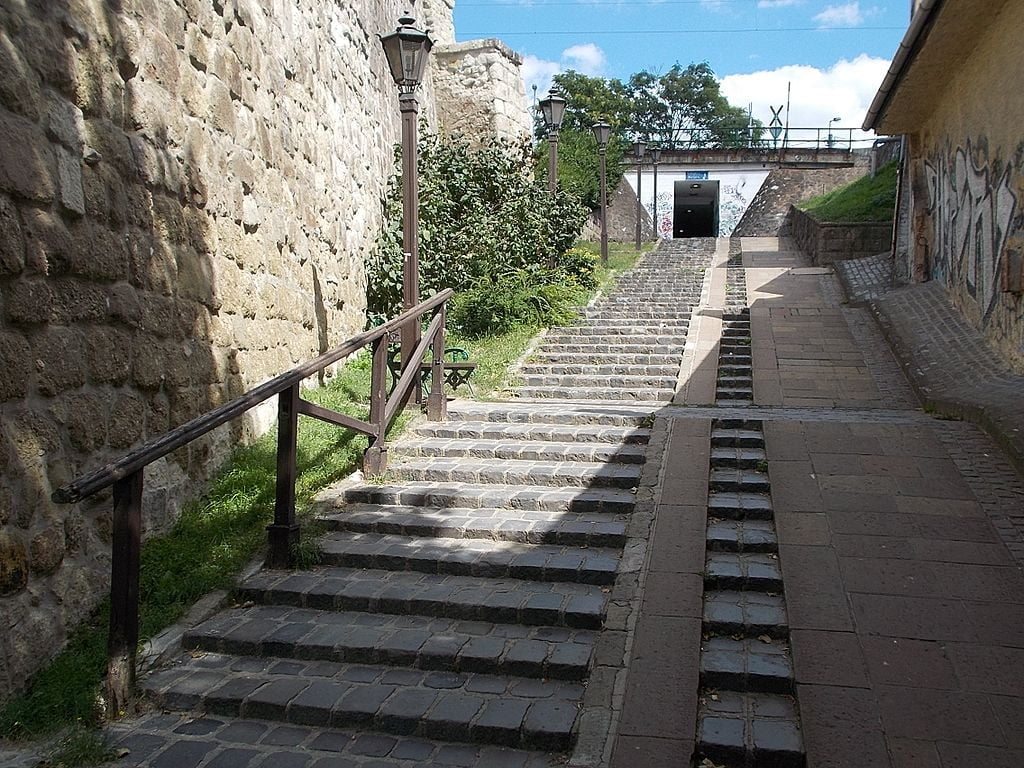 The south wall in Eger Castle.