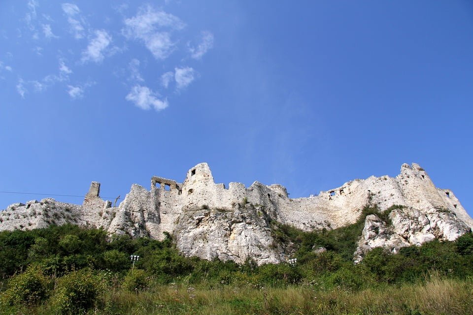 The worms eye view of Spis Castle.