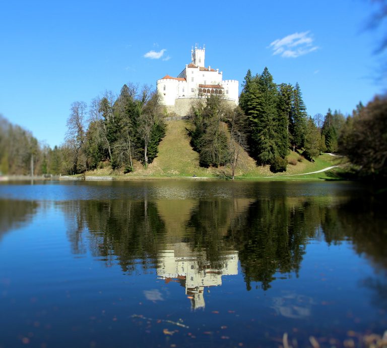 The beautiful view of Trakoscan Castle from across the river.