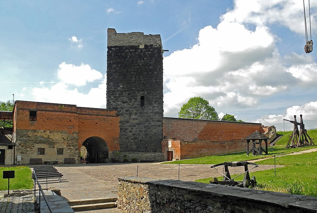 The entrance in the courtyard of Eger castle.