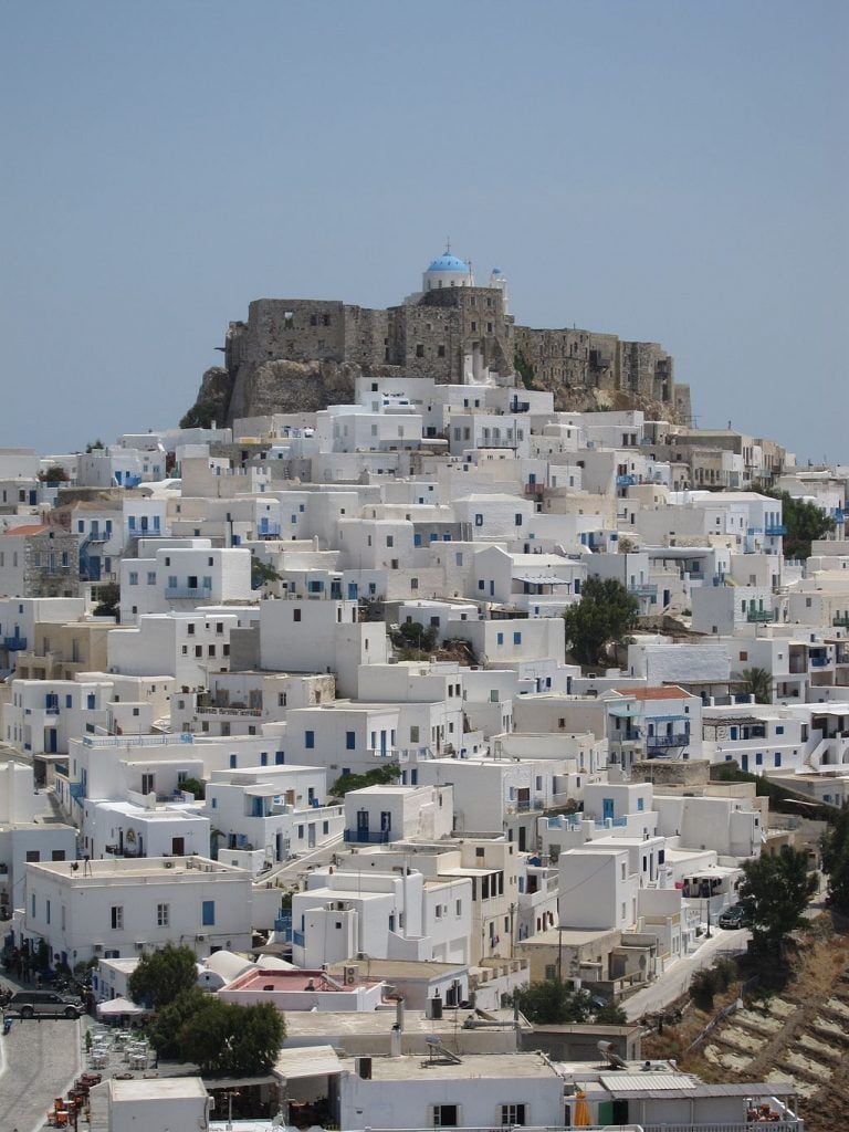 The beautiful Astypalaia Castle at the top surrounded by nice structured buildings.