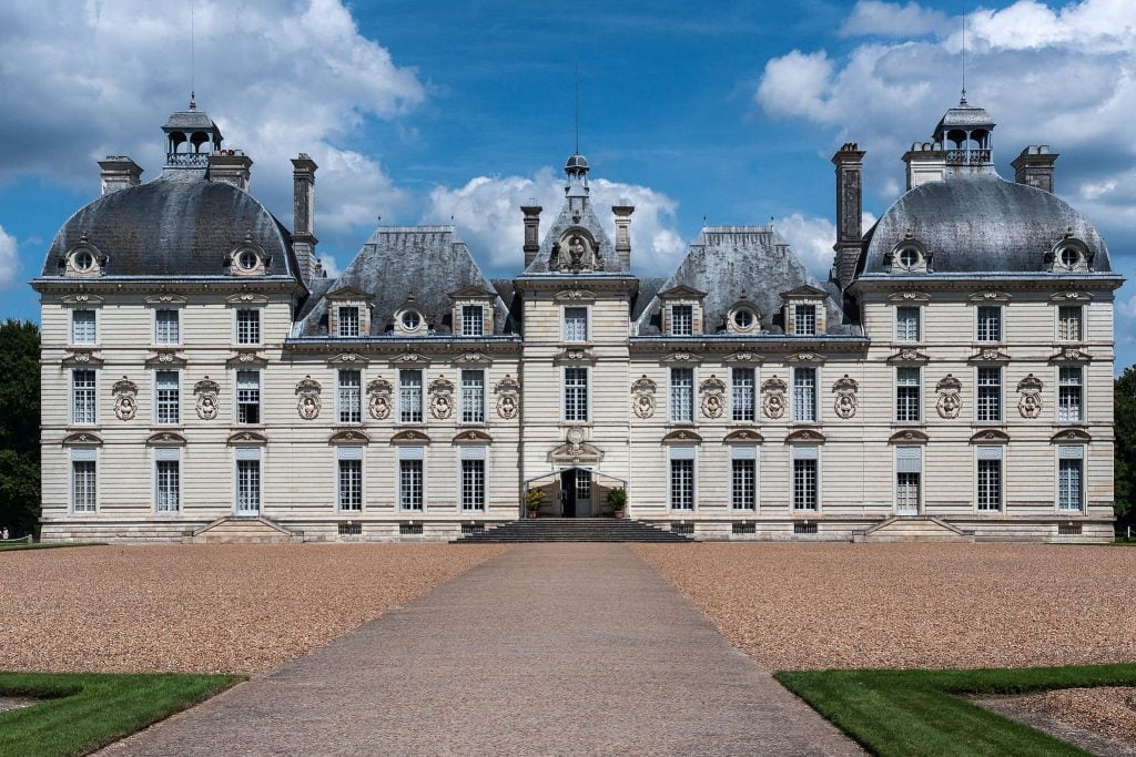 The front entrance of Chateau de Cheverny.