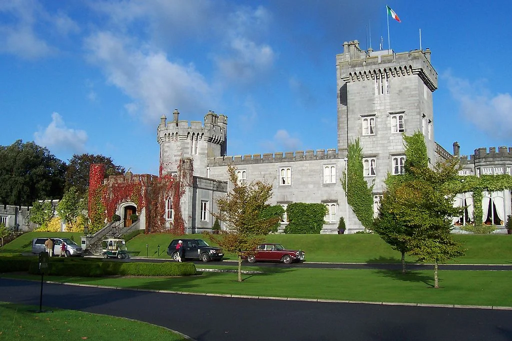 top 10 castles to visit in ireland The beautiful Dromoland Castle with cars and trees at the front.