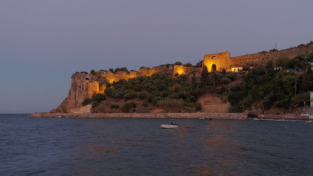 Koroni Castle's view at night.