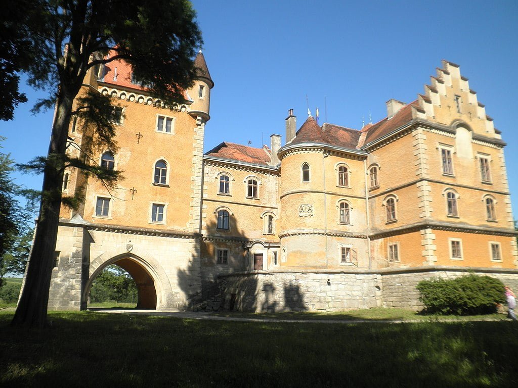 The architectural structure view of Marusevec castle. 