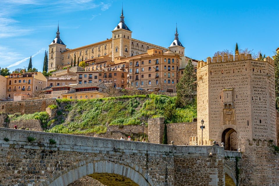 The view of Alcazar de Toledo from across the bridge.