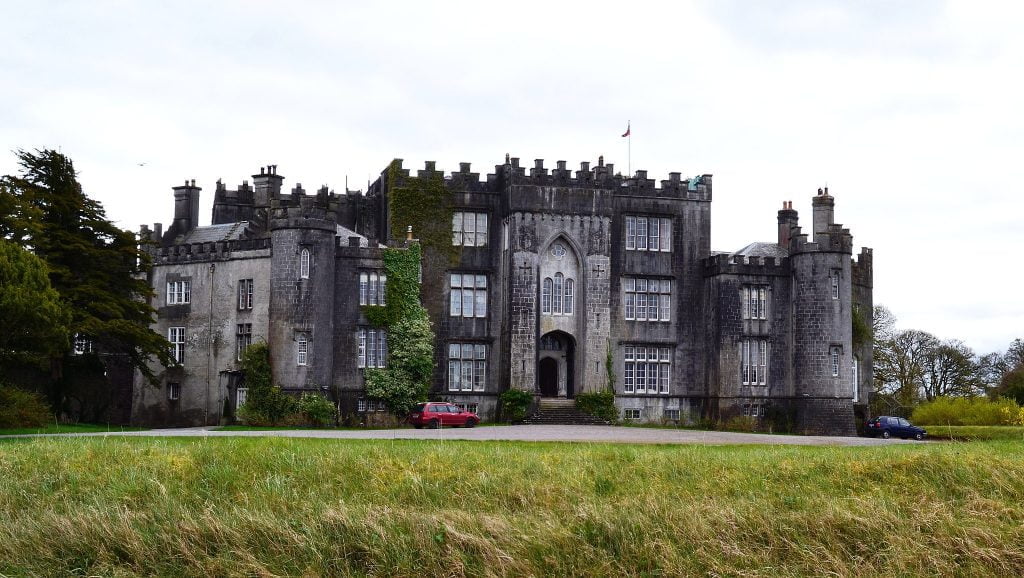 The picturesque view of Birr Castle.