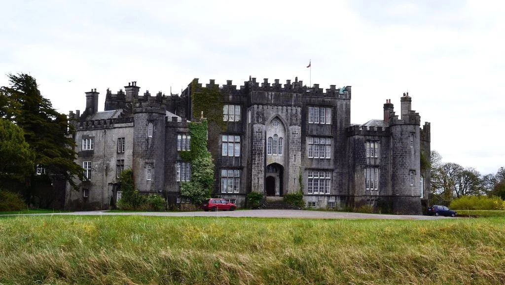 The picturesque view of Birr Castle.