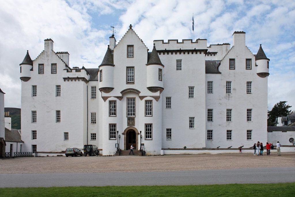 The main facade of Blair castle showing itsbeautiful structure and white walls.