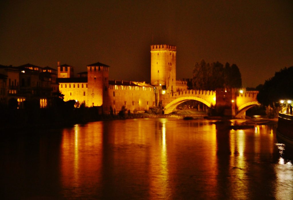 Castelvecchio's night view.