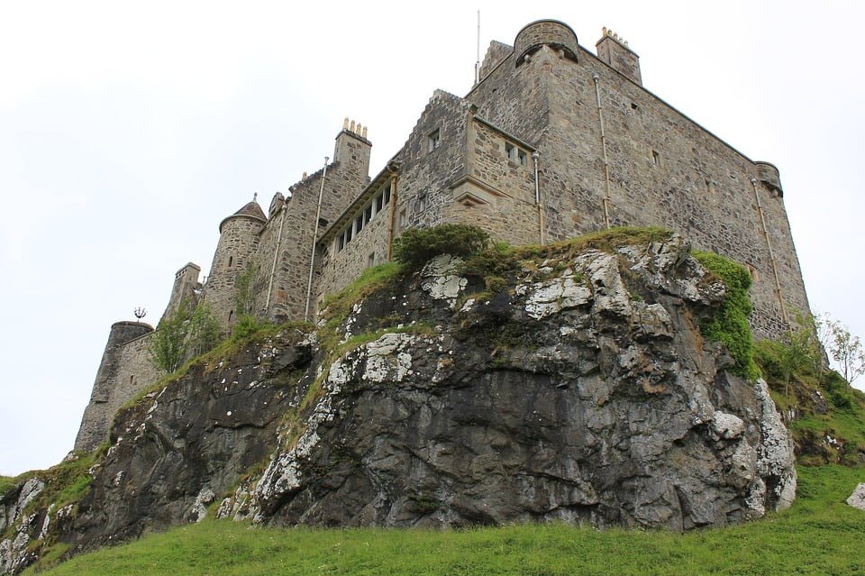 Worm's eye view of Duart Castle standing at the hilltop.