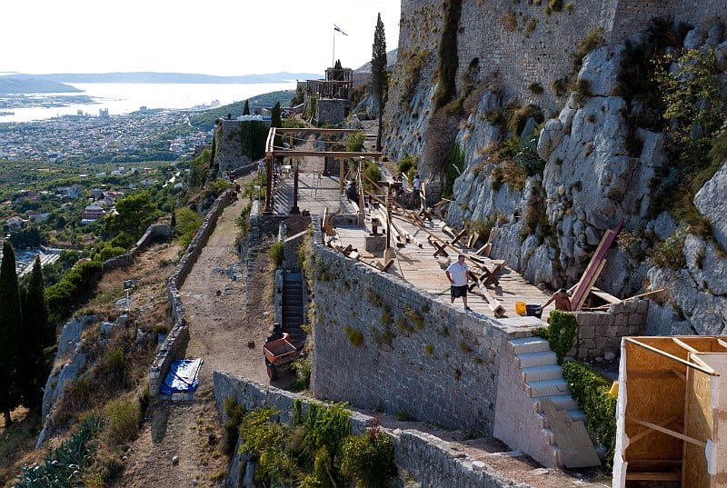 Game of thrones set in Klis Fortress.