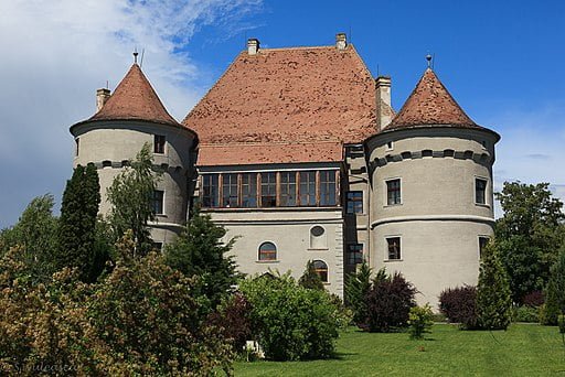 The view of the towers of Jidvei Castle.