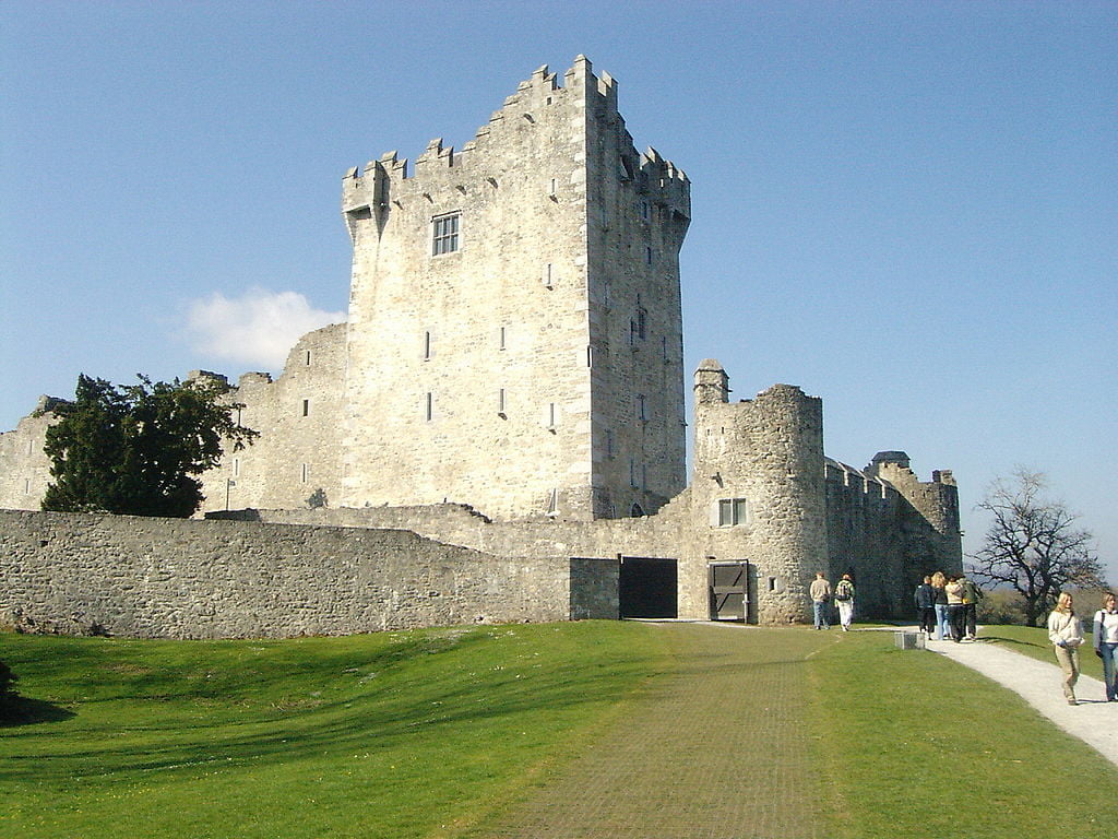 The beautiful ruins of Ross Castle with visiting tourists outside. 