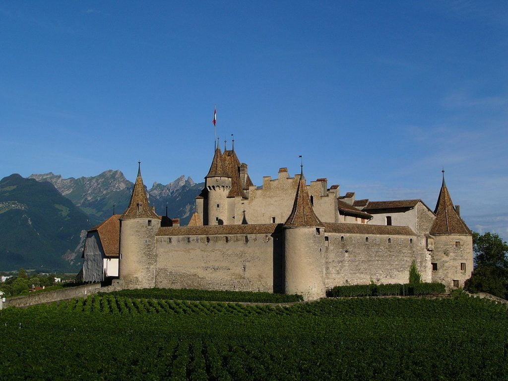 Aigle Castle's side view.