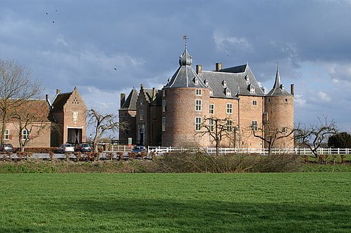 Ammersoyen Castle across the way.