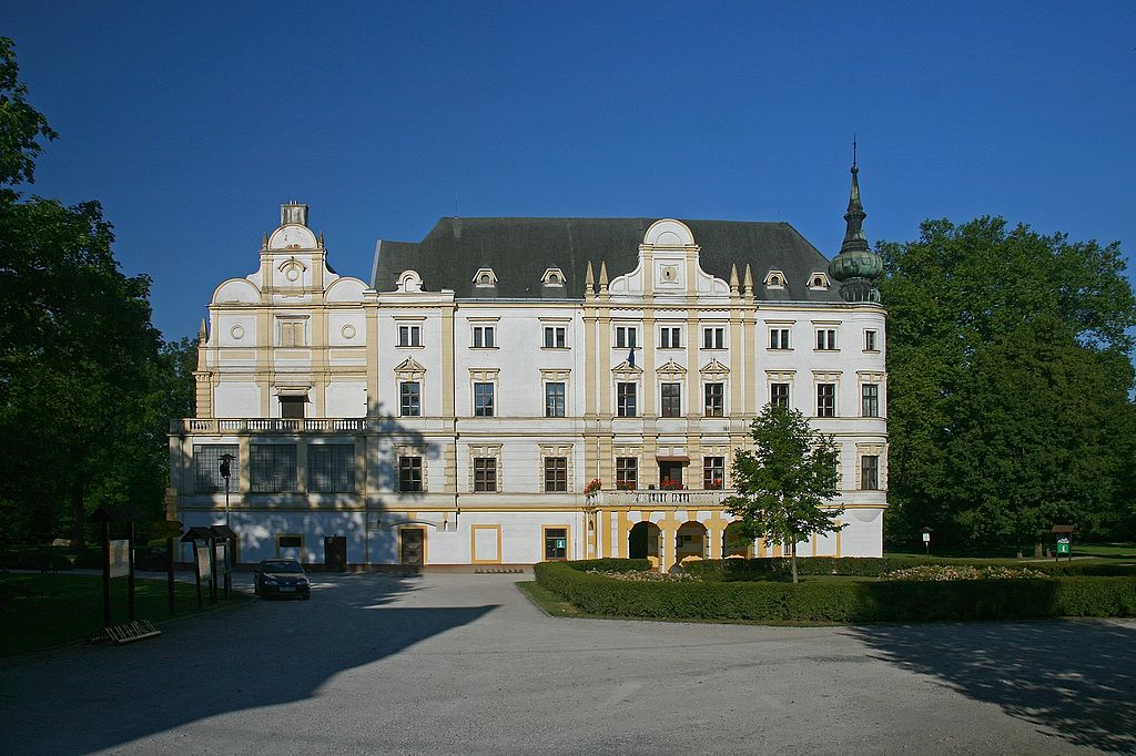The Renaissance facade of Bartosovice Castle.