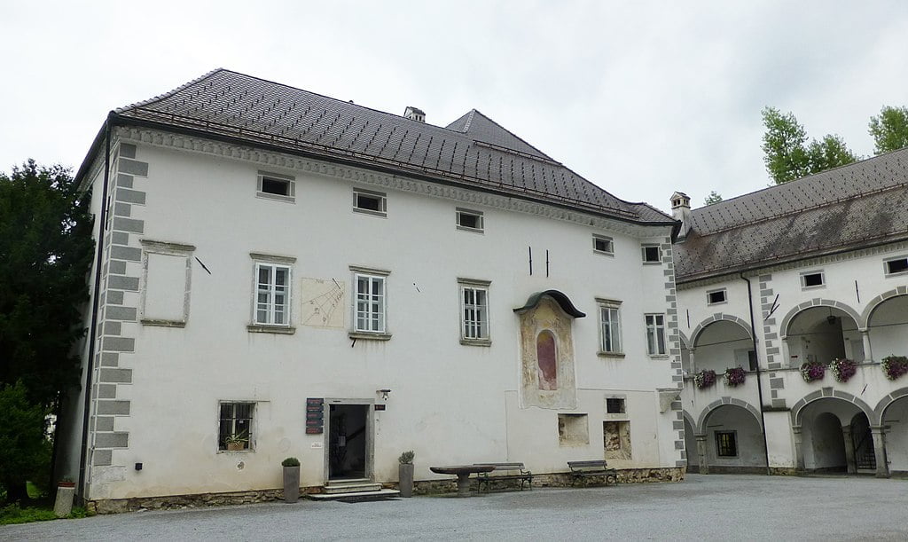 The entrance to Bistra castle.