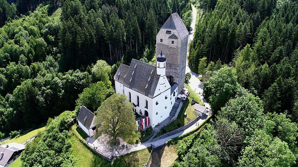 Burg Freundsberg's aerial view.