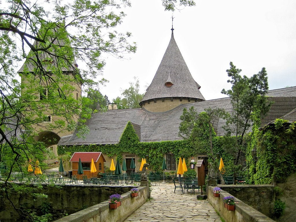 The entrance to Burg Ottenstein.