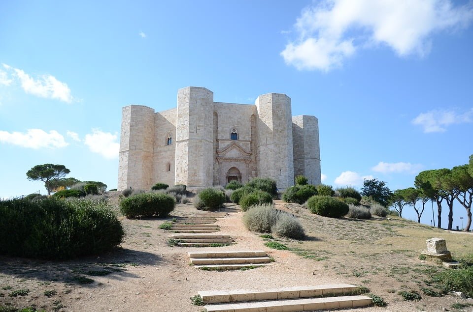 Castel del Monte’s front entrance.