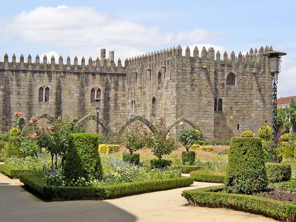 The garden view of Castle of Braga.