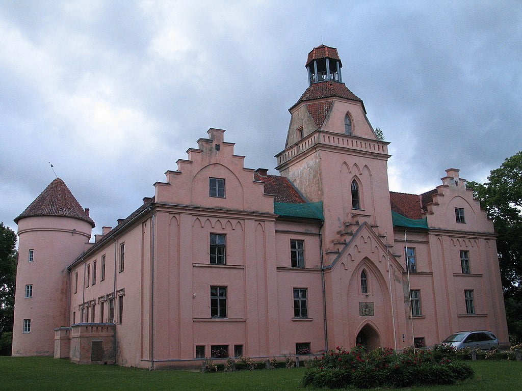 The eye-catching architecture of Edole Castle.